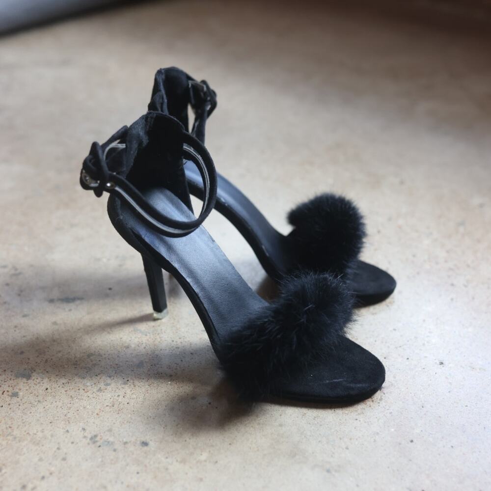 Italian Leather Sole Black Faux Fur Pom Pom Ankle Strap Heels Size 240 US 7